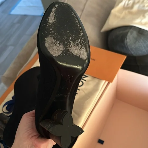 Louis Vuitton Elegant Black Ankle Booties - Picture 5 of 9